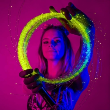 GloFX [Sparkle Fiber] Space Whip Remix – Programmierbare LED-Faseroptik- Peitsche, 1,8 m, 360 ° drehbar, super hell, beleuchtetes Rave Spielzeug,  EDM Pixel Flow Lace Dance Festival
